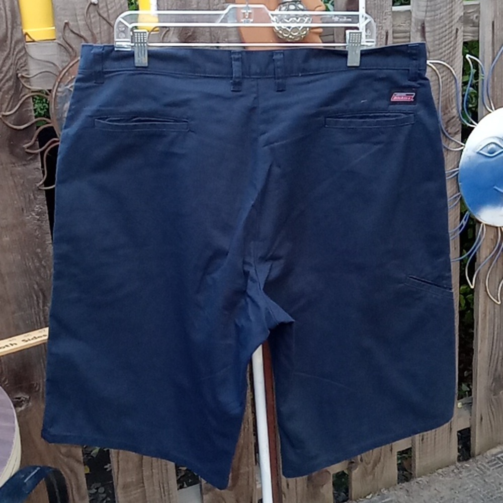 Men's blue Dickies size 38 blue. Good condition. Leg inseam 13 inches.